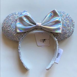 NWT Disney Magic Mirror Holographic Minnie Ears